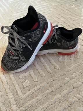 Girls Nike Knit Athletic Sneakers Black Gray Coral Pink Size 13C